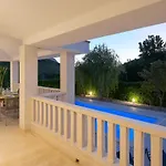 Plasa 빌라 Žrnovnica