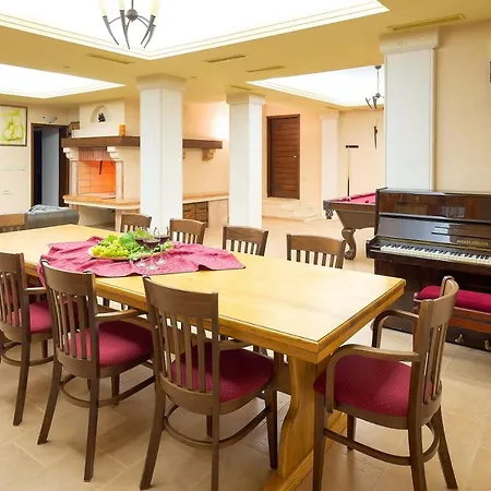 Plasa Villa Zrnovnica