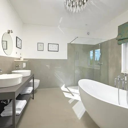 Plasa Villa Zrnovnica